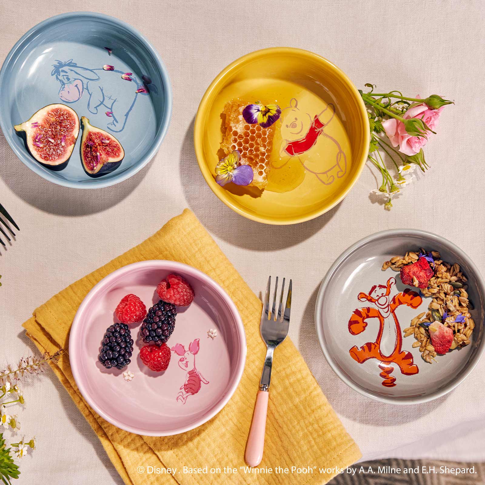 Set of 4 Winnie the Pooh Manila Round Dish image number 10