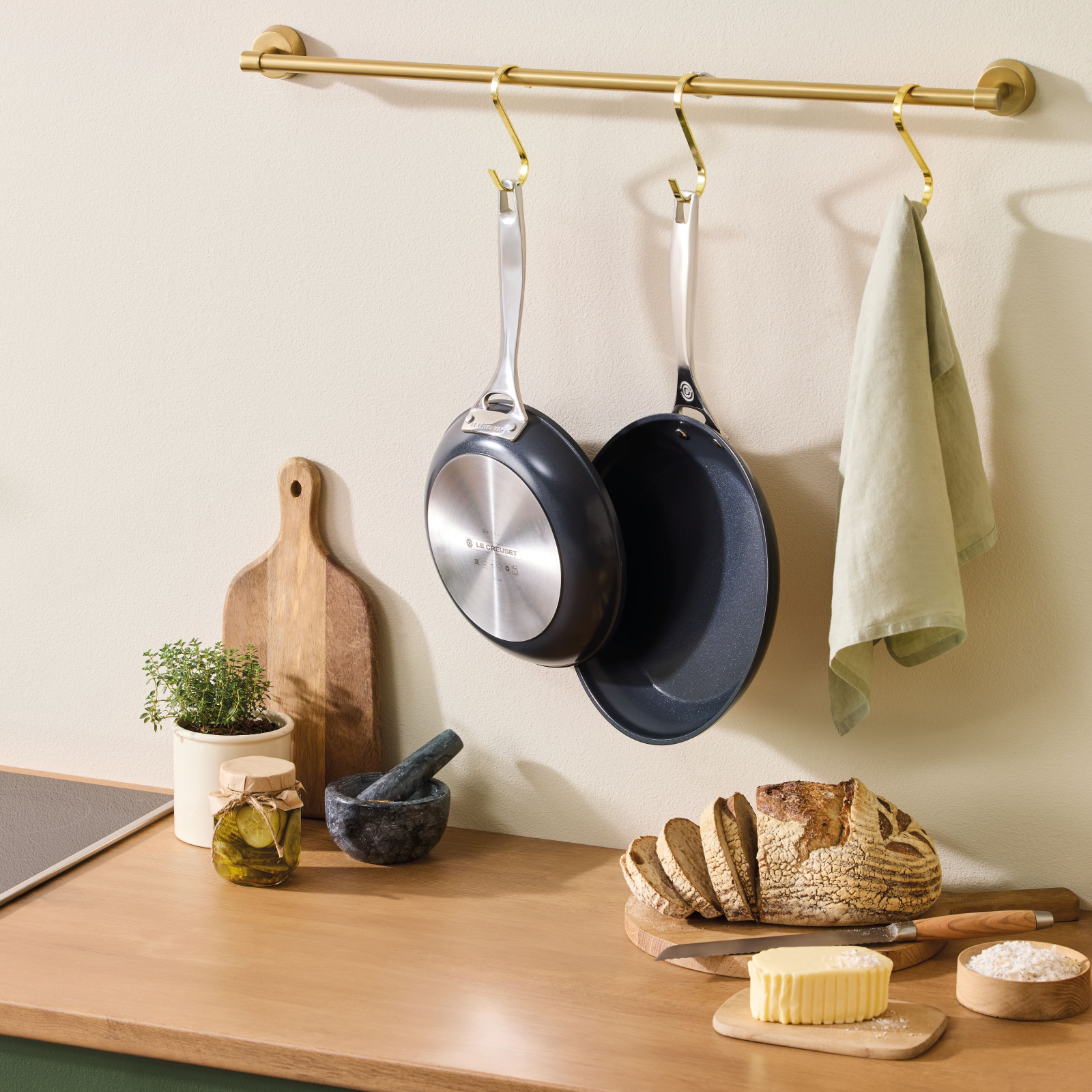 Essential Non Stick Cookware Frying Pan image number 6