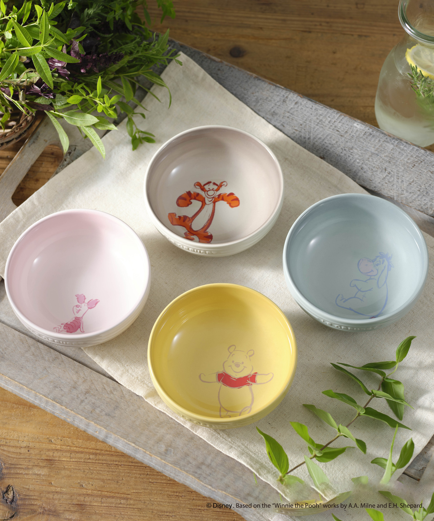 Set of 4 Winnie the Pooh Manila Round Dish image number 5