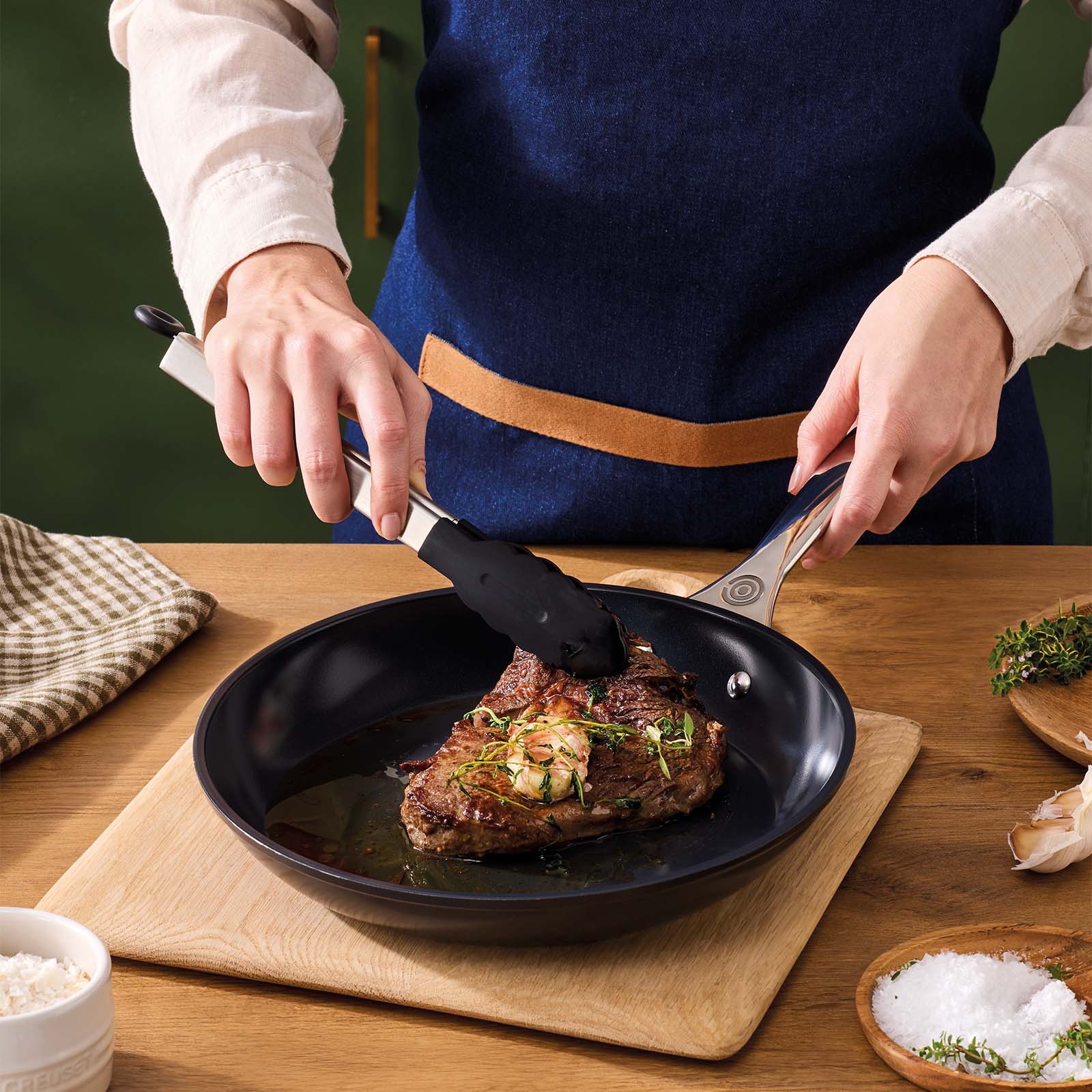 Essential Non Stick Cookware Frying Pan image number 4