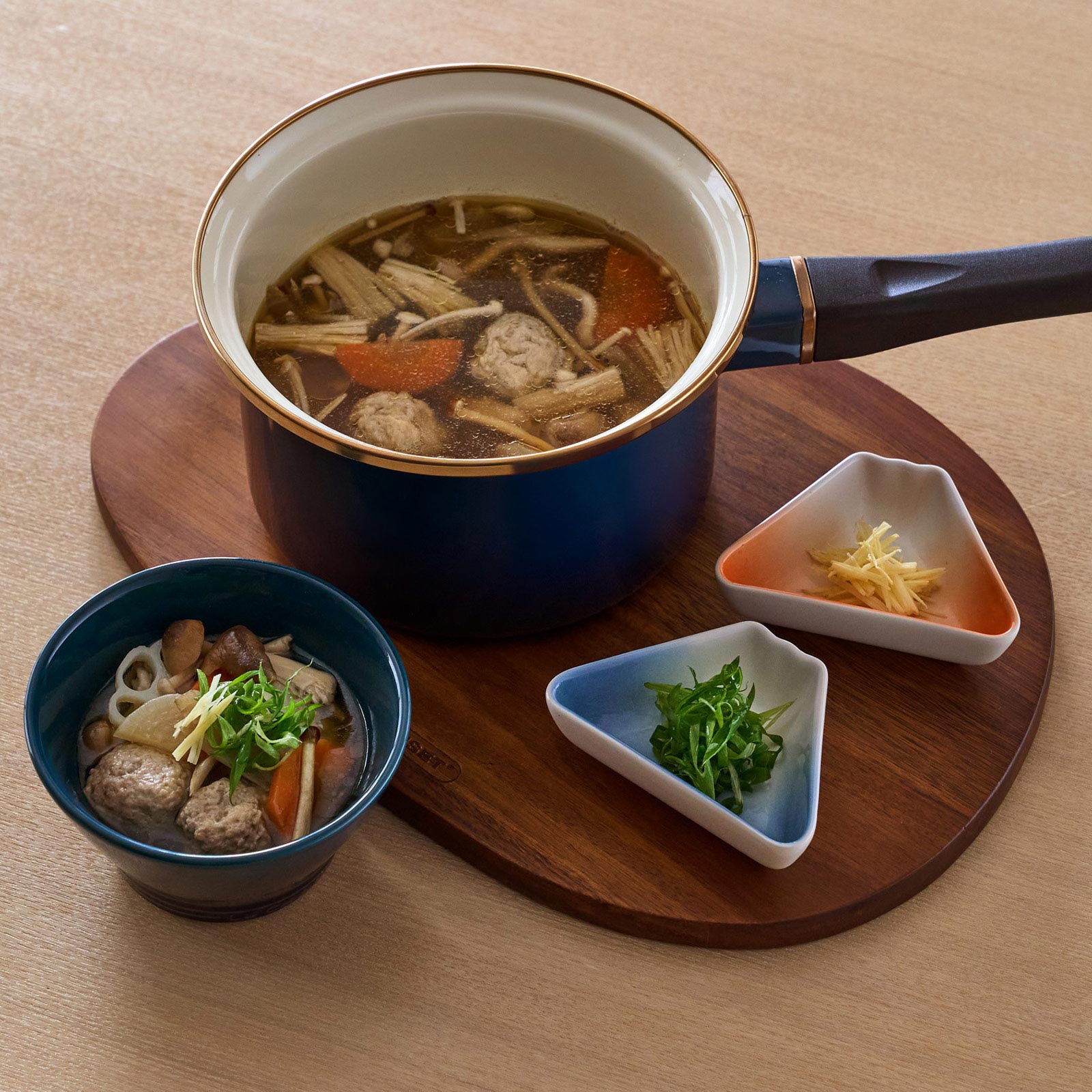 Set of 2 Mount Fuji Dishes image number 6