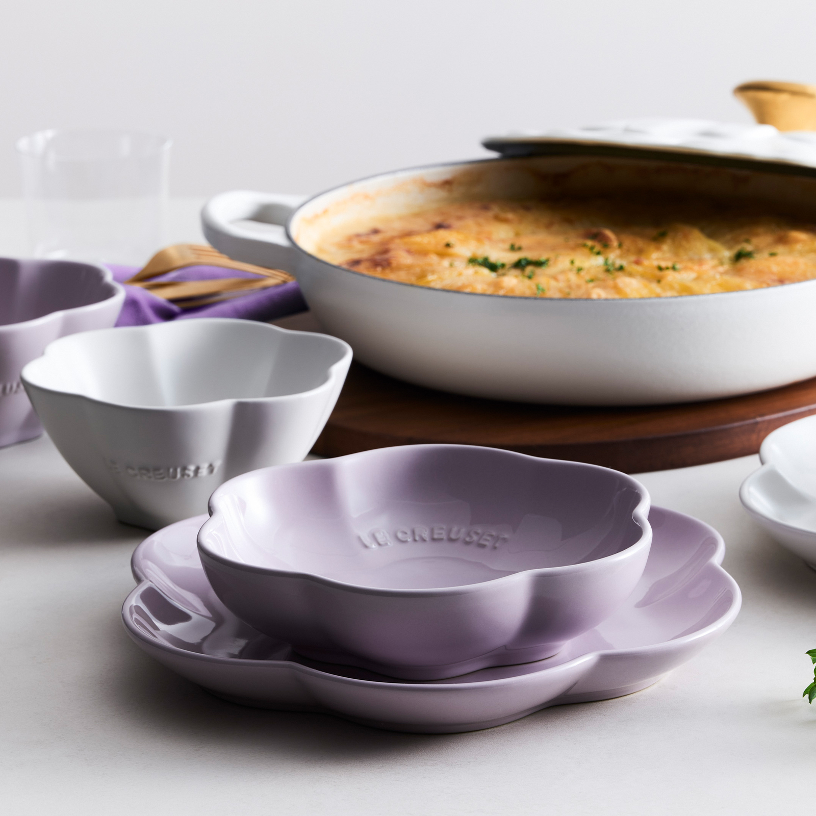 Petal Shallow Casserole Signature Gold Knob image number 8