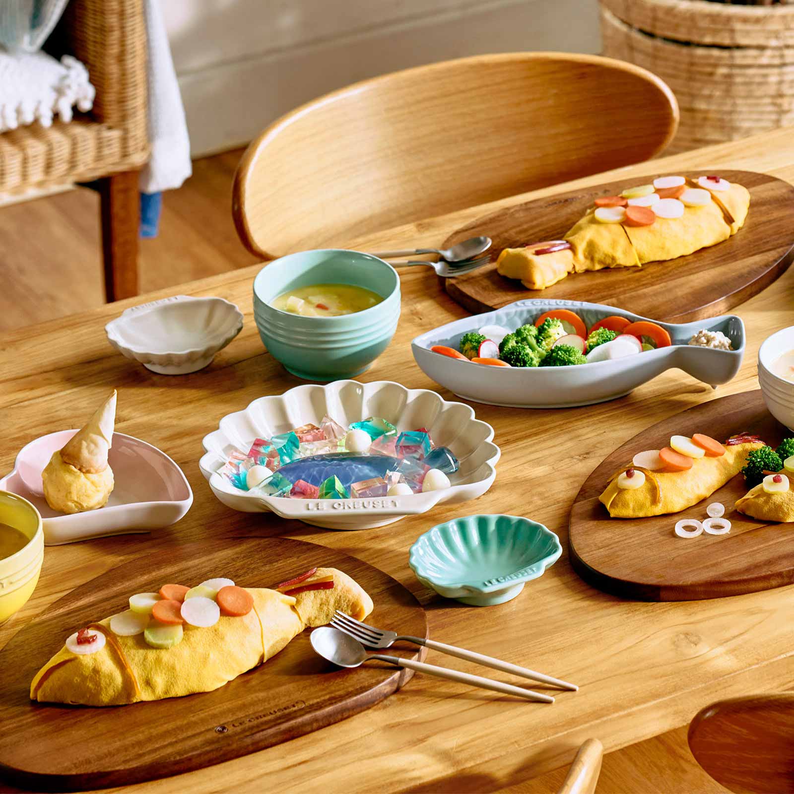 Stoneware Set of 4 Seoul Sphere Heart Petal Dish image number 4