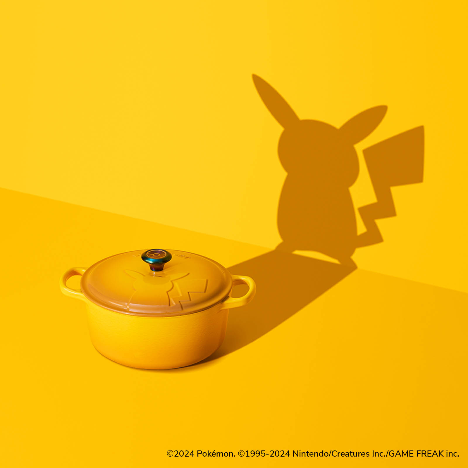 PokémonSignature Round French Oven with Iridescent Knob image number 5