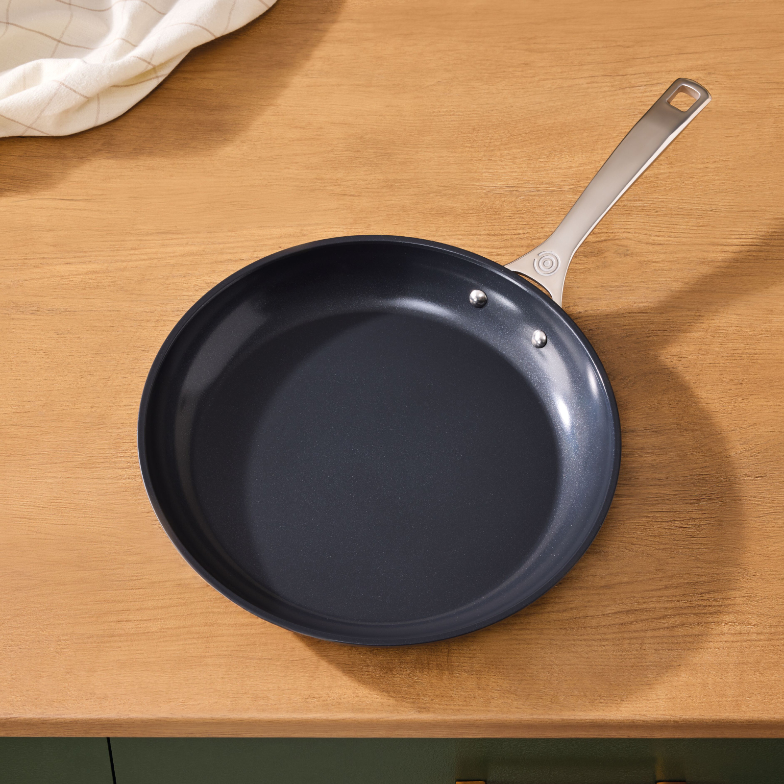 Essential Non Stick Cookware Frying Pan image number 7