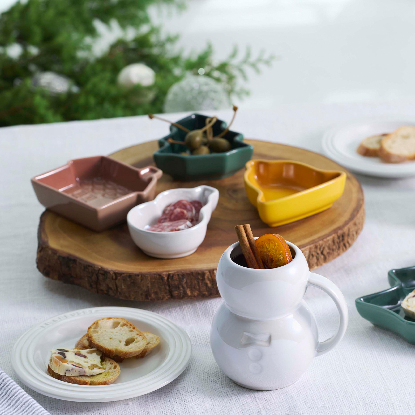 Stoneware Set of 4 Christmas Mini Dishes image number 5