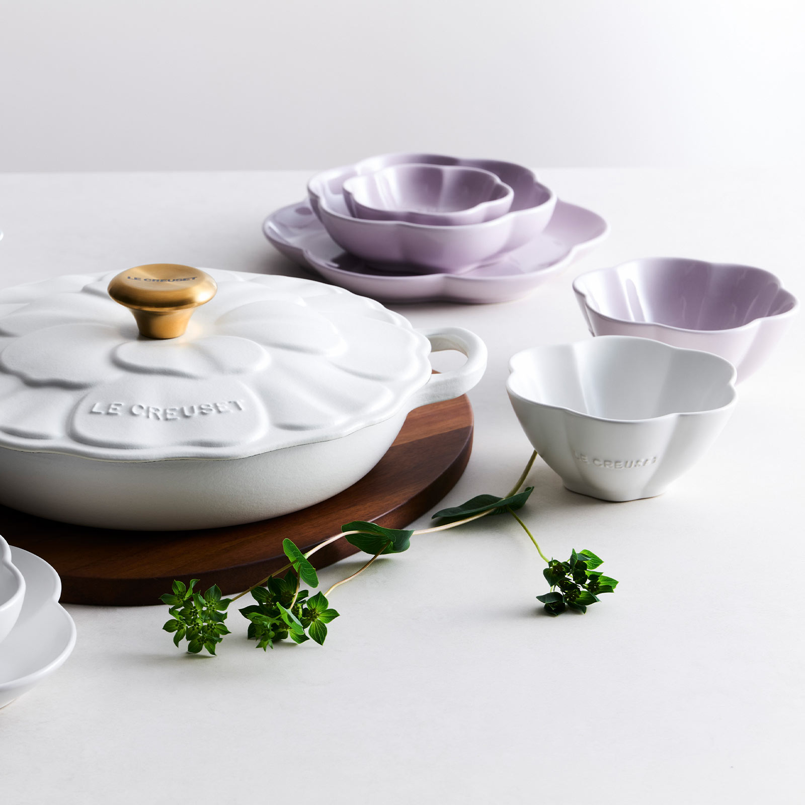 Seoul Sphere Floral Stoneware Bowl image number 5