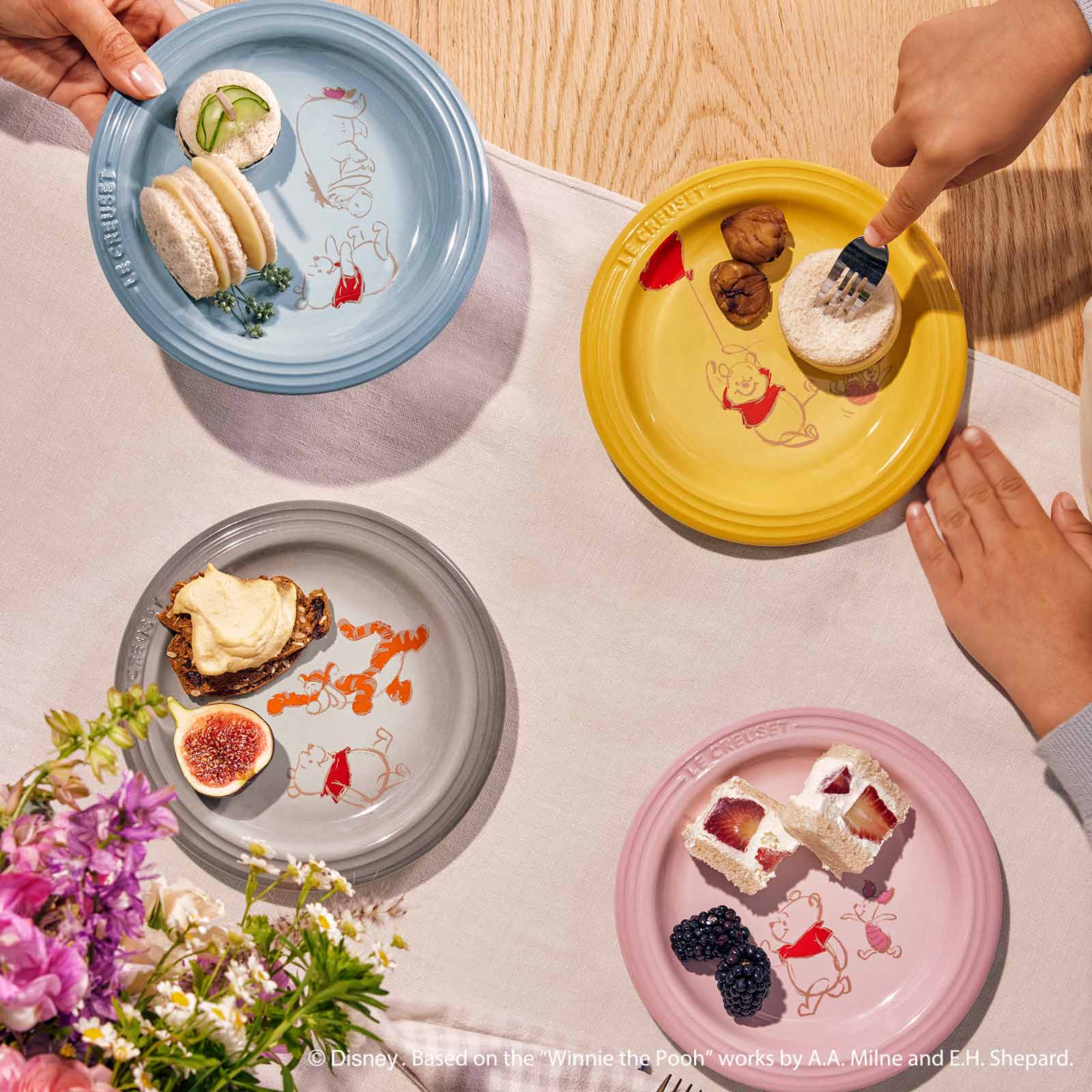 Set of 4 Winnie the Pooh Manila Round Plate image number 11