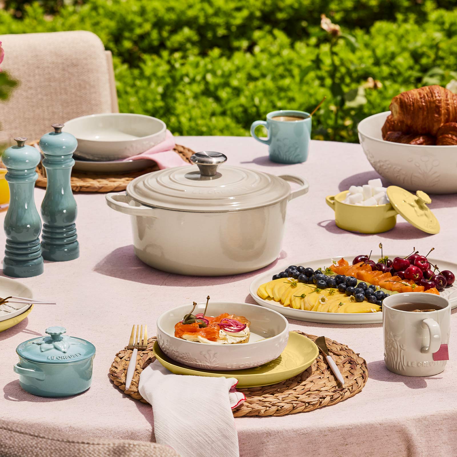 Jardin Relief Sphere Dish image number 5