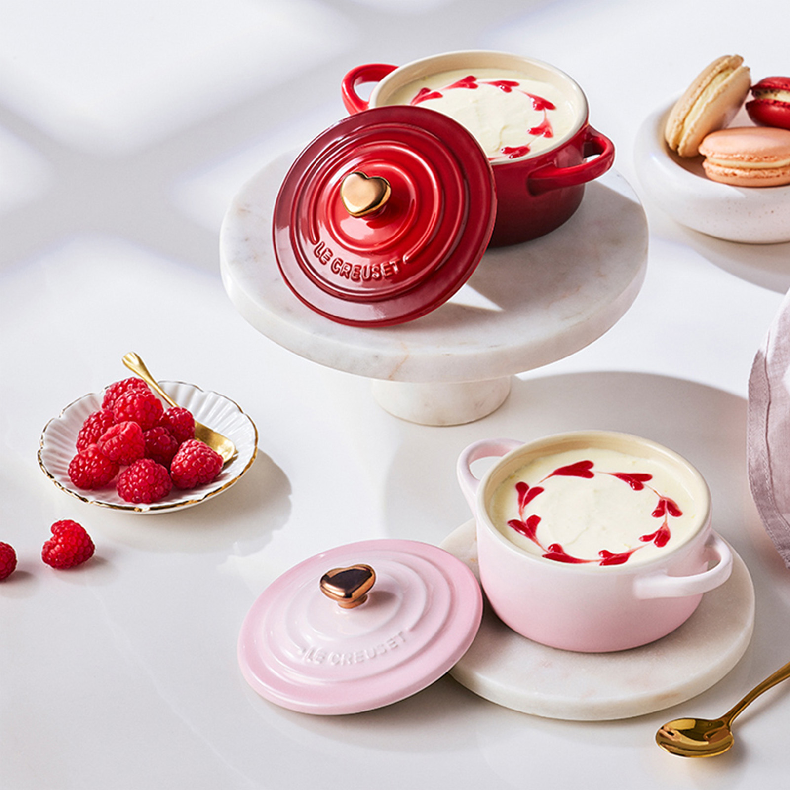 Classic Round Mini Cocotte Golden Heart Knob image number 5