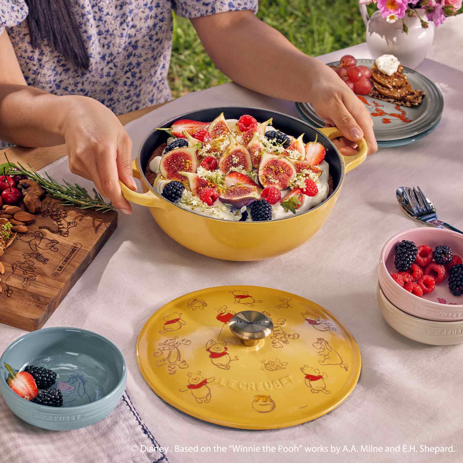 Set of 4 Winnie the Pooh Manila Round Dish image number 9