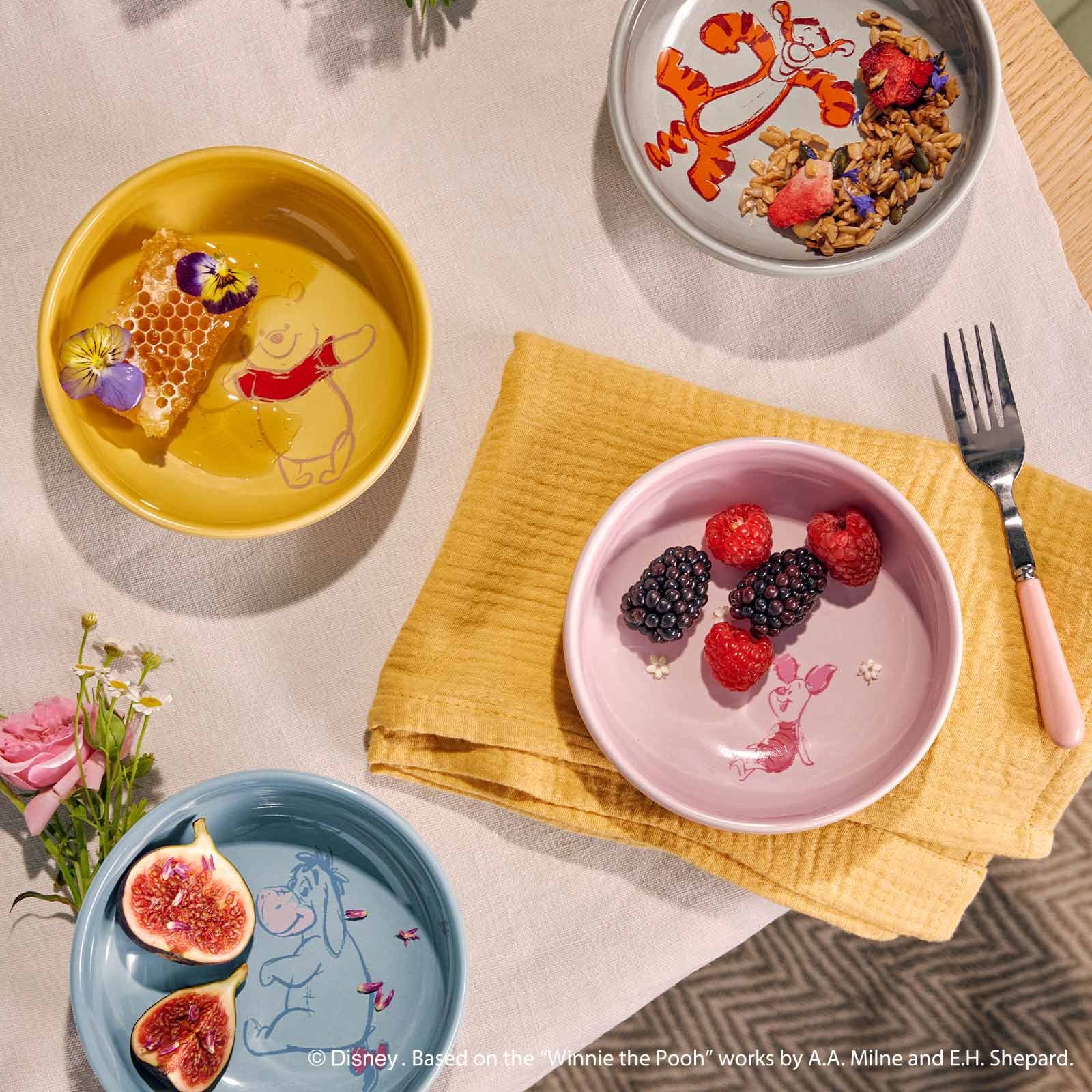 Set of 4 Winnie the Pooh Manila Round Dish image number 11