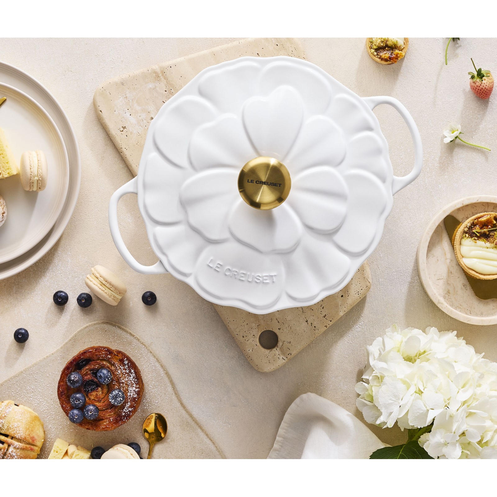 Signature Petal Braiser Light Gold Knob image number 5