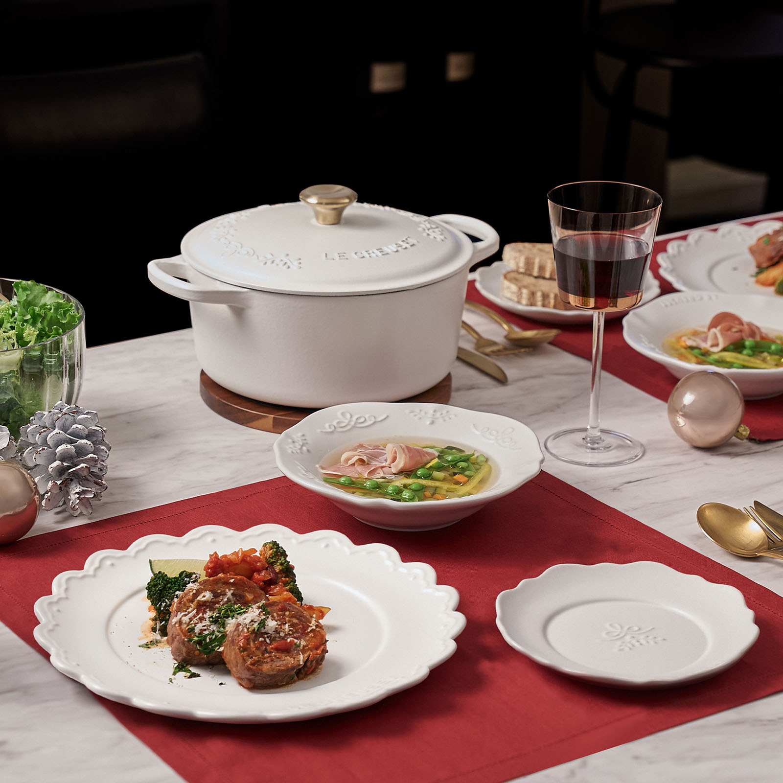 Eternity Lace Dish Border Relief image number 4