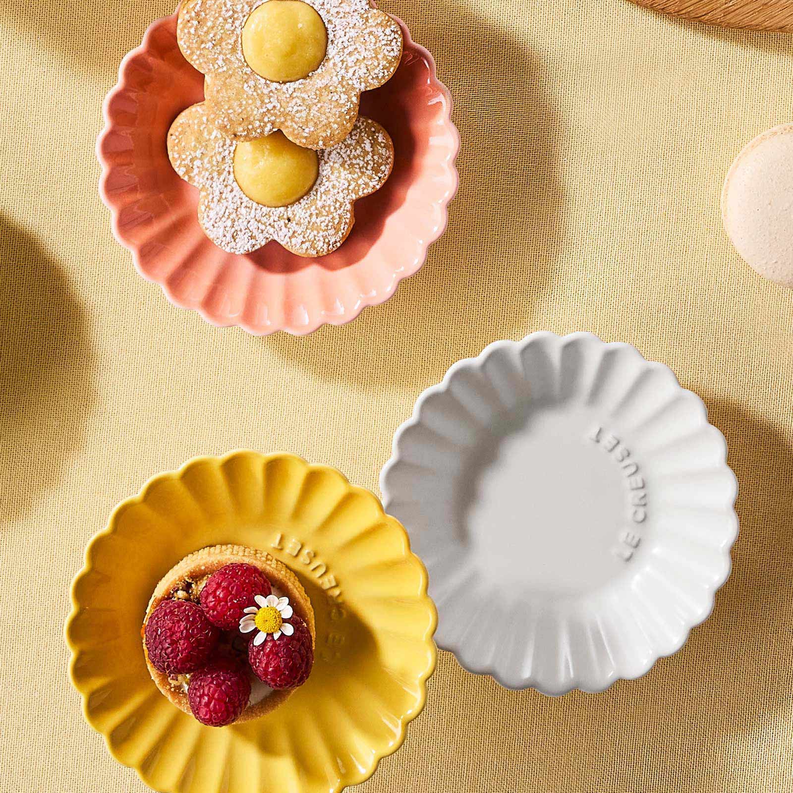 Set of 2 Gerbera Plates image number 6