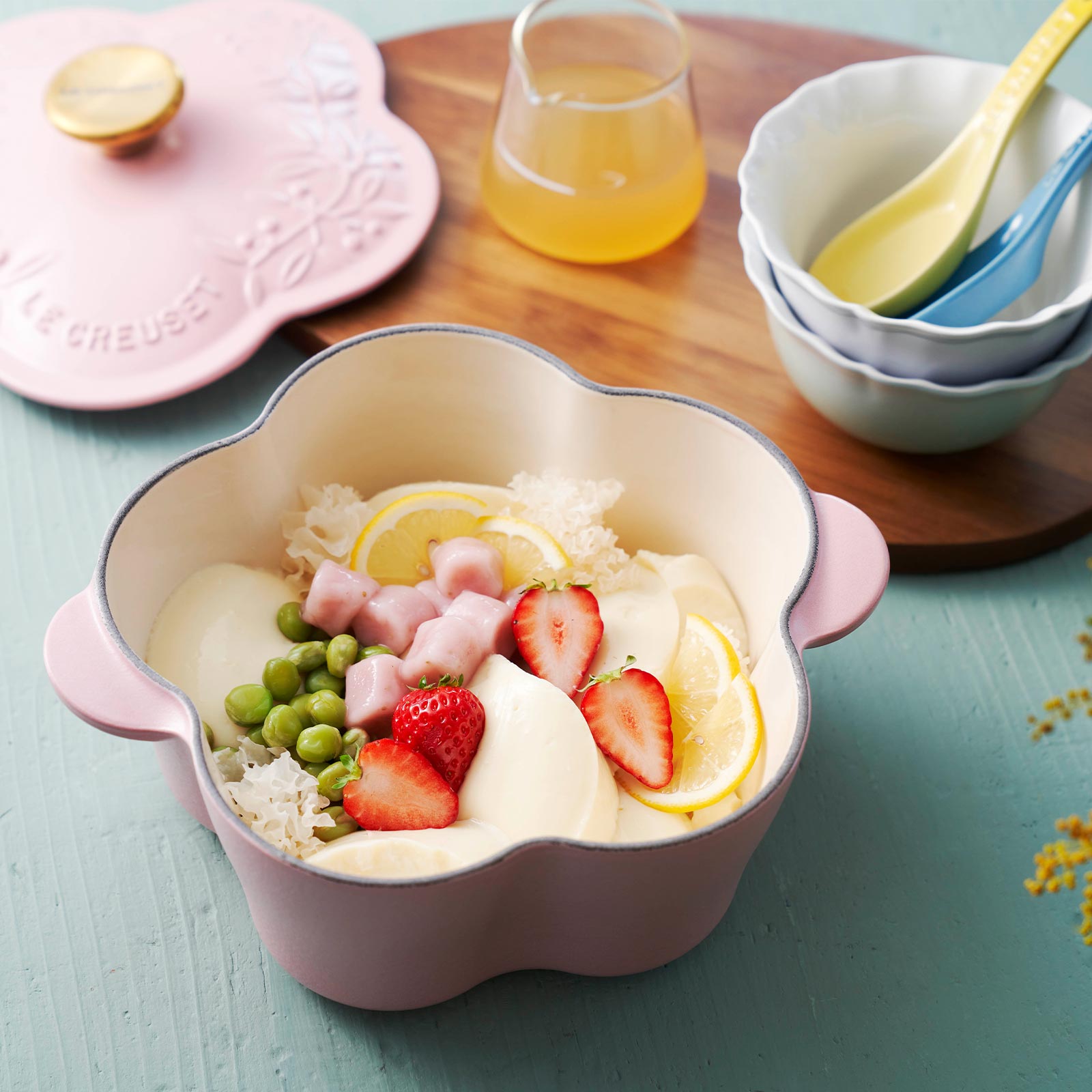 Flower Shaped Cass Elegant Gold Knob image number 6